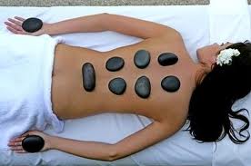 masaż gorącymi kamieniami - salon kosmetyczny w Rzeszowie